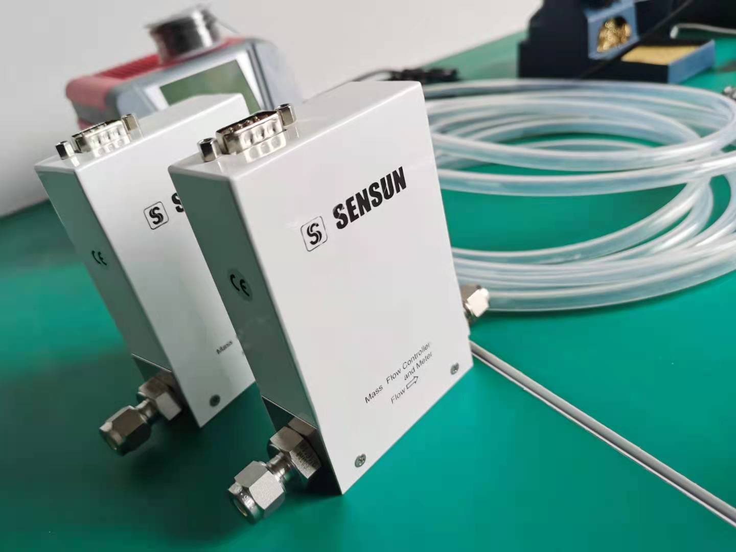 电脑操作的松盛DC系列数字型热式气体质量流量控制器