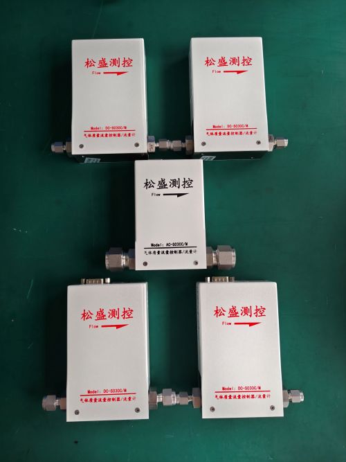 适用于油箱或罐体检漏的空氦动态混气装置